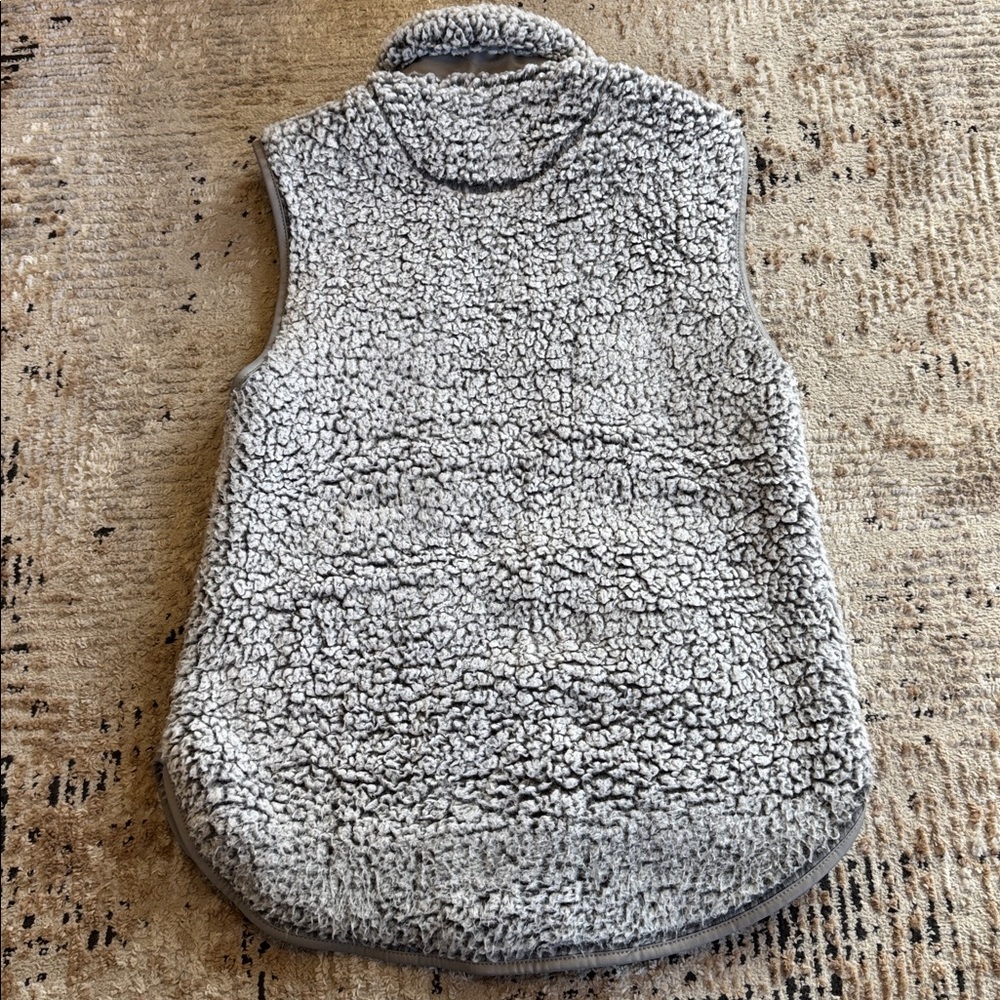 Abercrombie & Fitch Soft Gray Fleece Vest - Picture 5 of 5